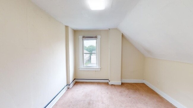 Building Photo - 6 BEDROOMS + 3 BATHROOMS Available August 20, 2026! Schedule to see it today!