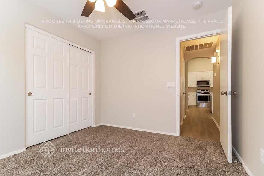 Building Photo - 10613 W La Reata Ave