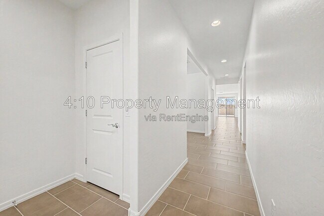 Building Photo - 4433 E Rock Daisy Ln