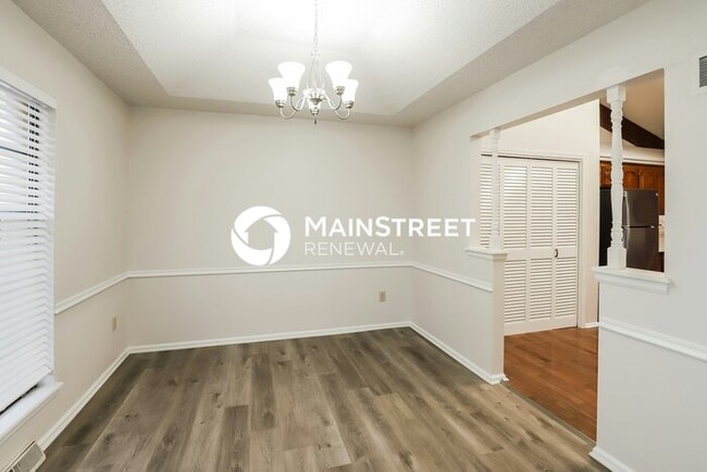 Building Photo - 4 Bedroom Pet-Friendly Home in LEES SUMMIT...