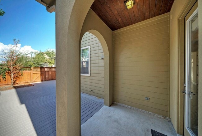 Building Photo - 4005 Camacho St