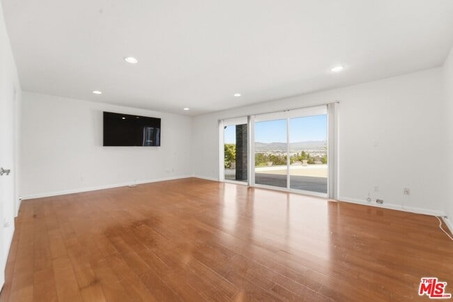 Building Photo - 3329 Dona Rosa Dr