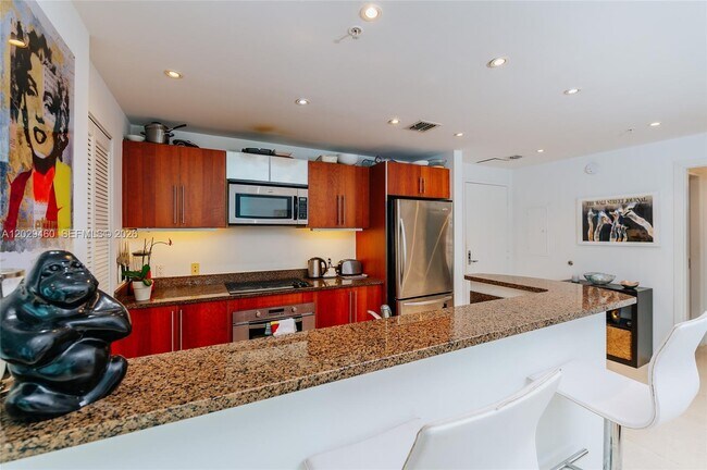 Building Photo - 300 S Biscayne Blvd