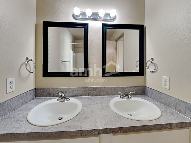 Building Photo - 16966 SW Steele Way