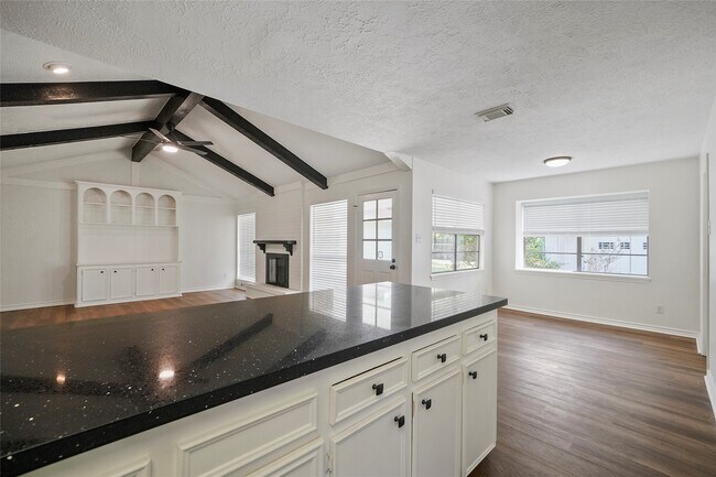 Building Photo - 719 Thornwood Dr