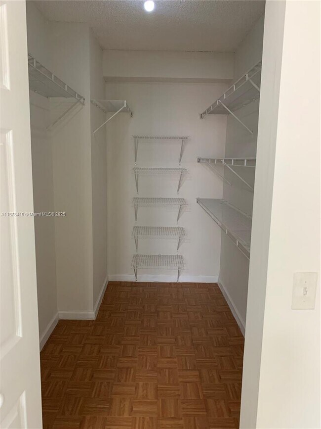 Building Photo - 17150 N Bay Rd