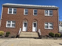 Building Photo - Renovated Modern 2 Bedroom -  No Fee