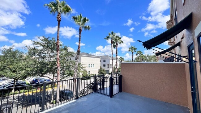 Building Photo - Beautiful 3/2 Townhouse Available !!