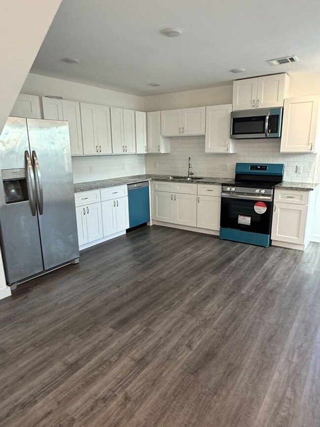 Building Photo - 6313 Sandra St