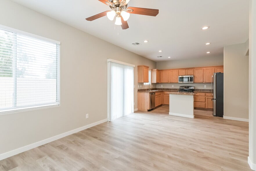 Building Photo - 10931 Colour Magic St