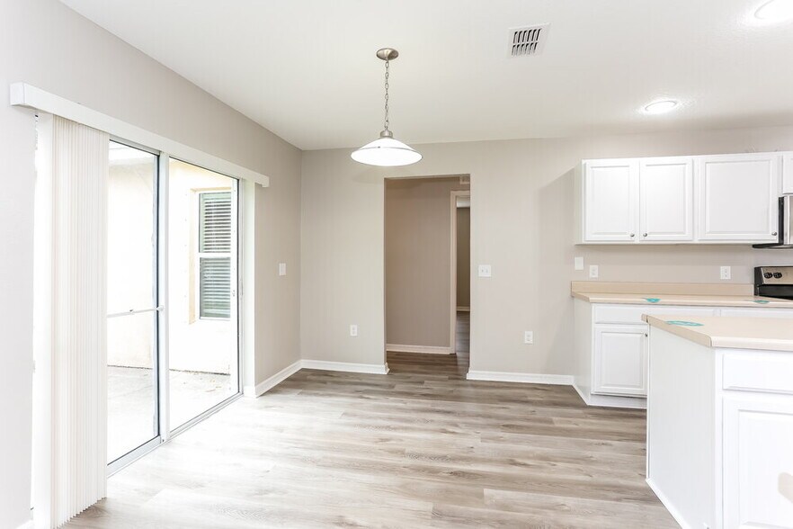 Building Photo - 97122 Yorkshire Dr