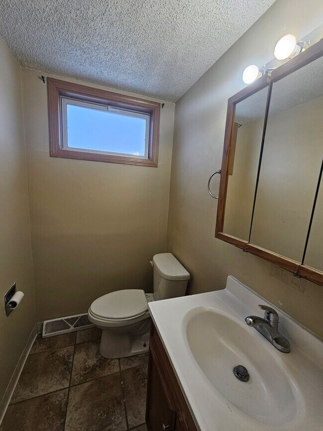 Building Photo - 4132 N Elsie Ave