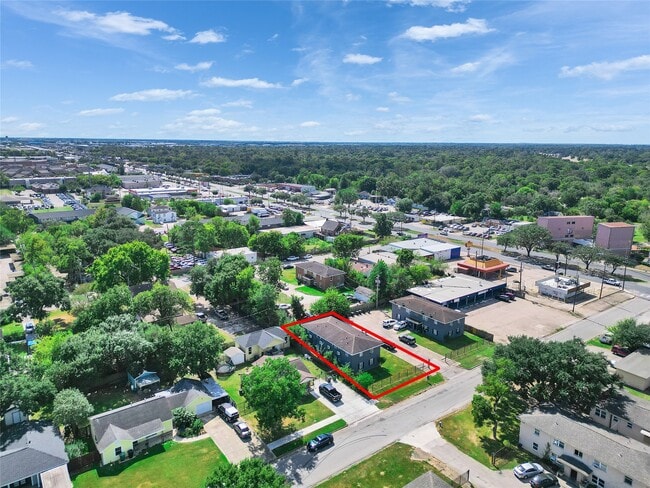 Building Photo - 7626 Pecan Villas Dr