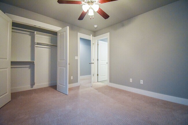 Building Photo - Luxurious 4 Bedroom, 3.5 Bathroom Home In Fayetteville, AR