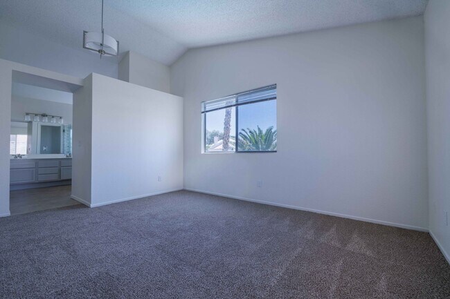 Building Photo - 1143 E Adelman Dr