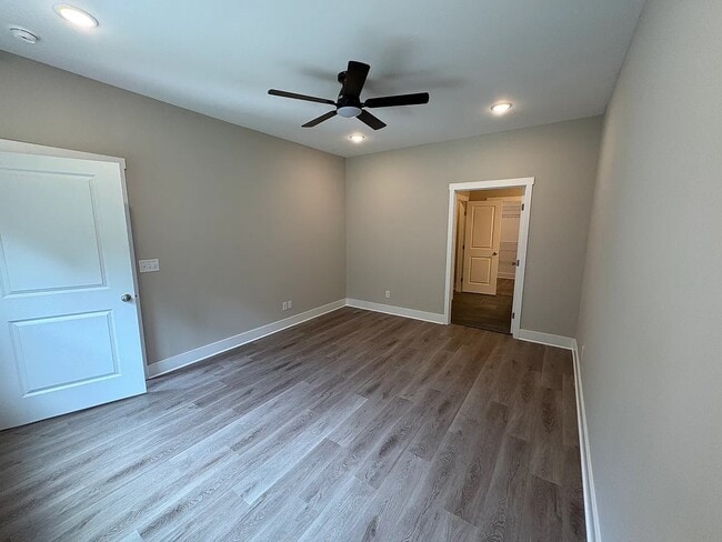 Building Photo - 4662 Heiskell Dr