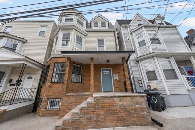 Building Photo - 18 Taylor St