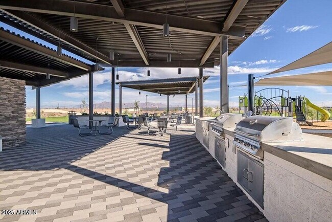 Building Photo - 3 Bedroom 2.5 Bathroom North Creek Home in...