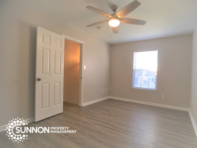 Building Photo - 4 Bed 2.5 Bath in Woodstone with Fenced Yard