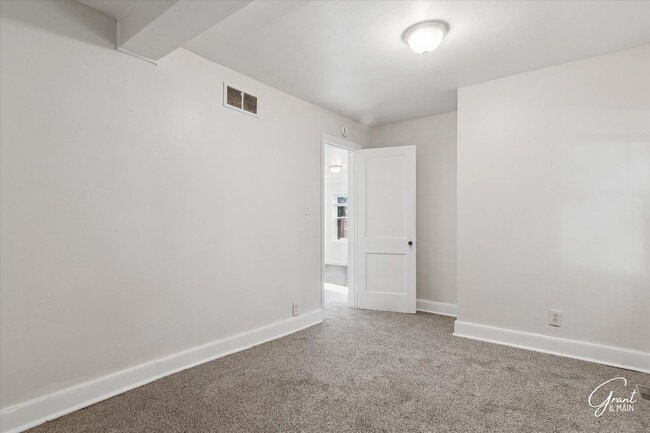 Building Photo - 2 Bedroom-1 Bath-$1200/month