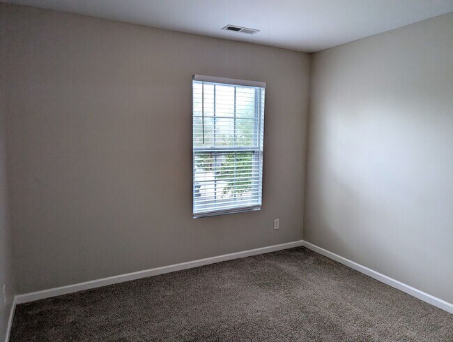 Building Photo - Pristine, move in ready Home located in th...