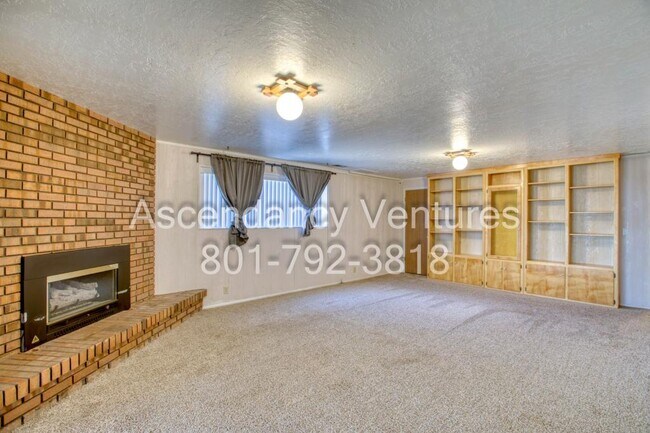 Building Photo - 706 Buzianis Way