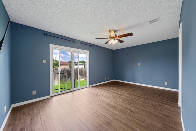 Building Photo - 4527 Stradford Pl