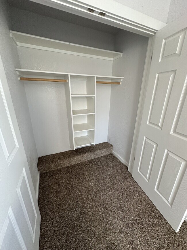 Building Photo - "Charming Little 2-Bedroom Gem on North 5th Street with Elegant Granite Touches!"