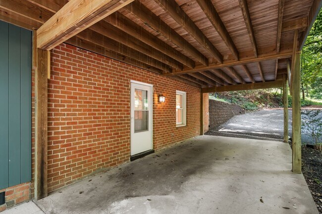 Building Photo - 126 Weaver Rd