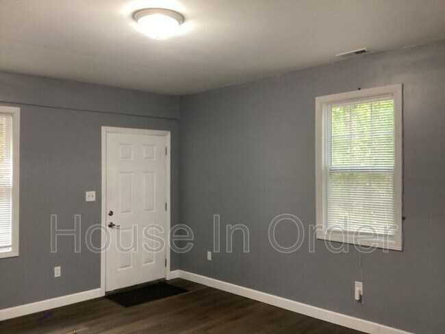 Building Photo - 64 Valentine St