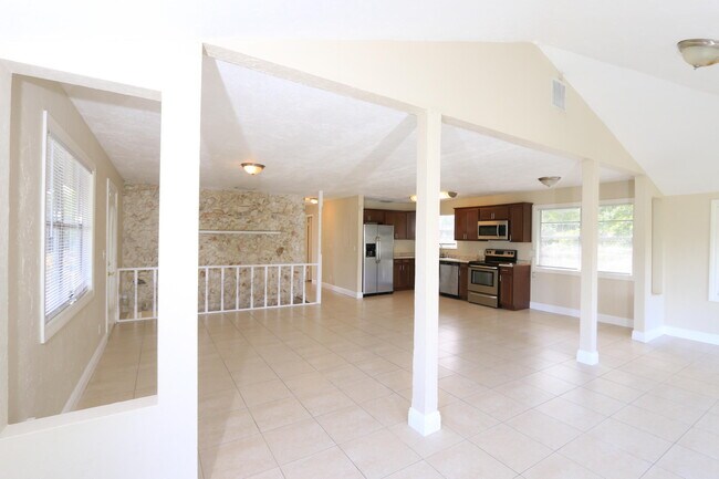 Building Photo - 4916 Silver Oak Dr