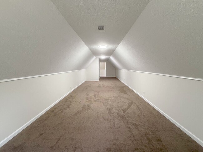 Building Photo - 7472 Hedgington Dr