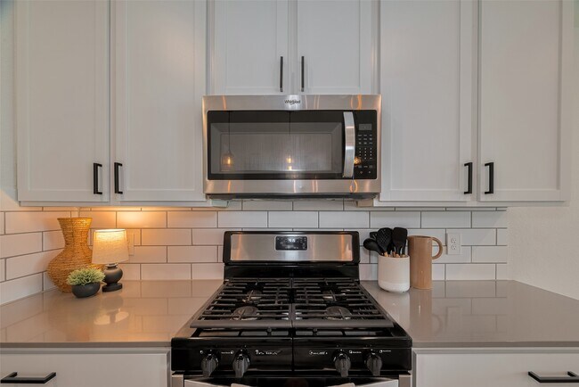 Building Photo - 14519 Sweetwater Dr