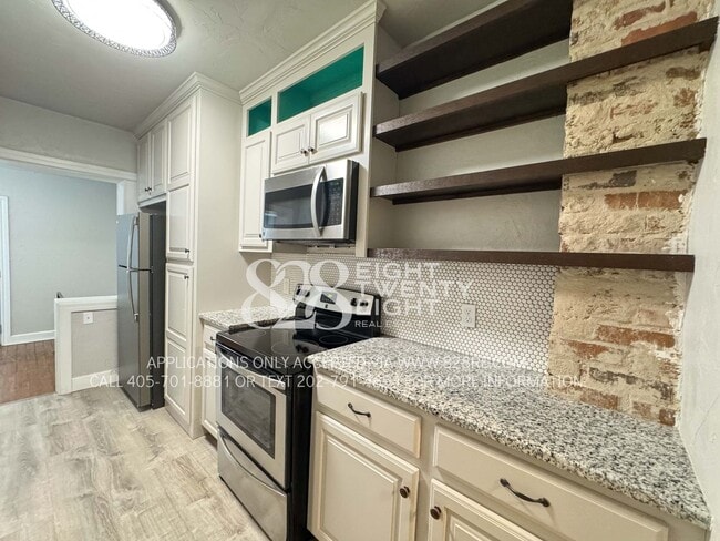 Building Photo - Updated 2 Bed/1.5 Bath Historic Property L...