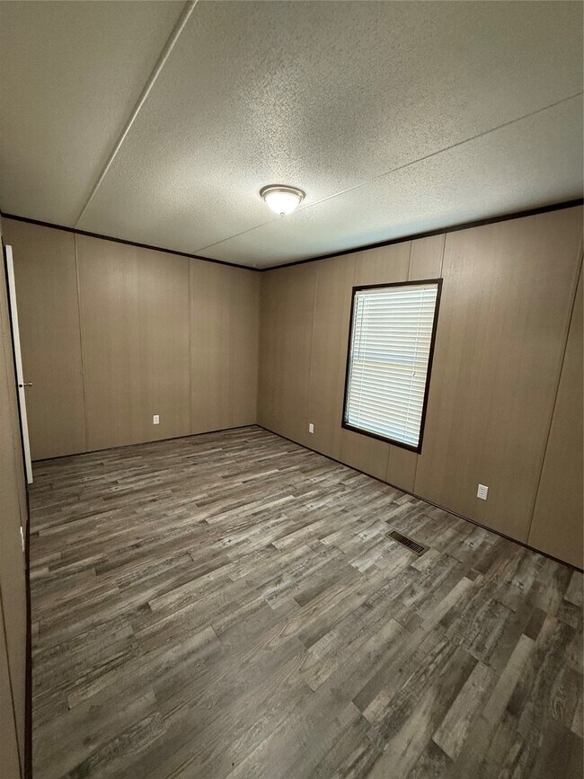 Building Photo - 1668 Fm