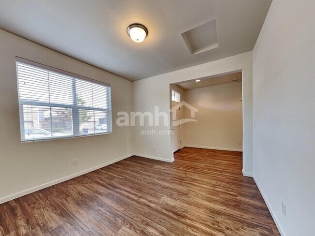 Building Photo - 2748 Moore Ave