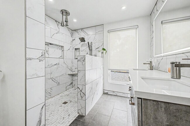 Building Photo - 2800 S Bala Dr