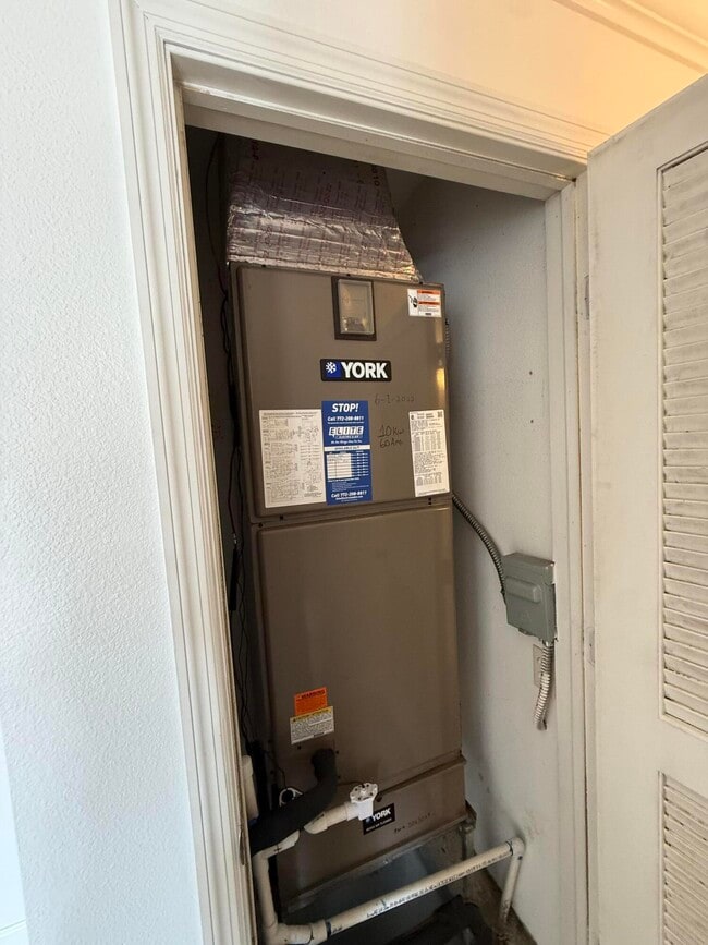 Building Photo - 486 NE Solida Cir