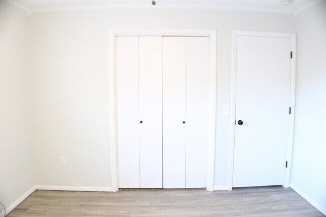 Building Photo - Unit 1 is a 2 Bedroom, 1 Bath in the Quite Country of Johnson County