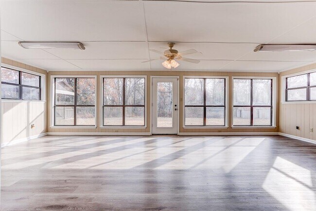 Building Photo - 111 Templeton Rd