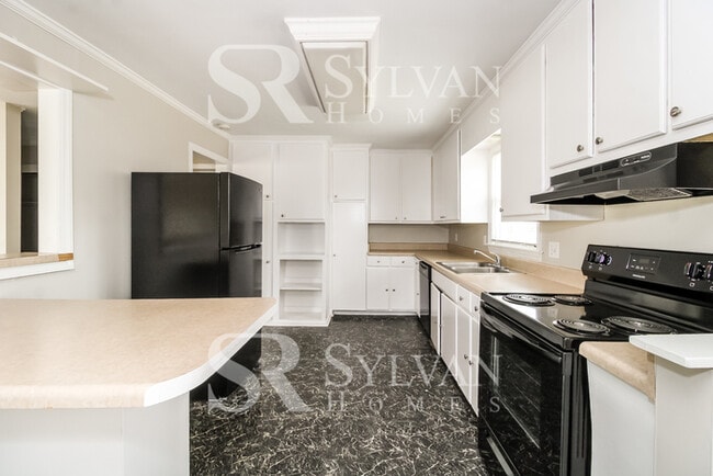 Building Photo - Spacious 4 bedroom updated home!