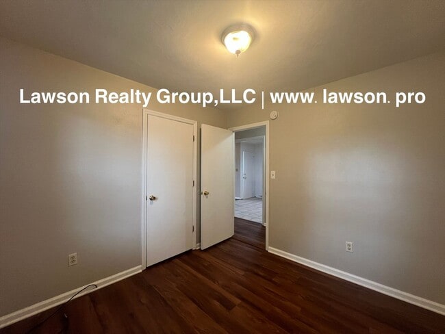 Building Photo - Charming and Clean- Hollins Three Bedroom ...