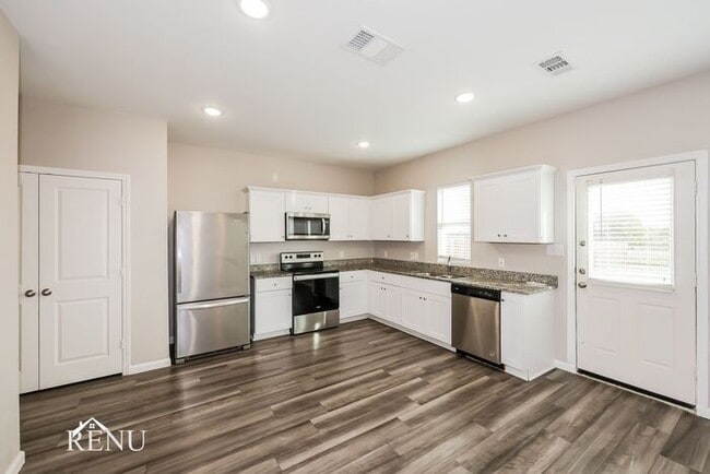 Building Photo - 6618 Charleston Dr