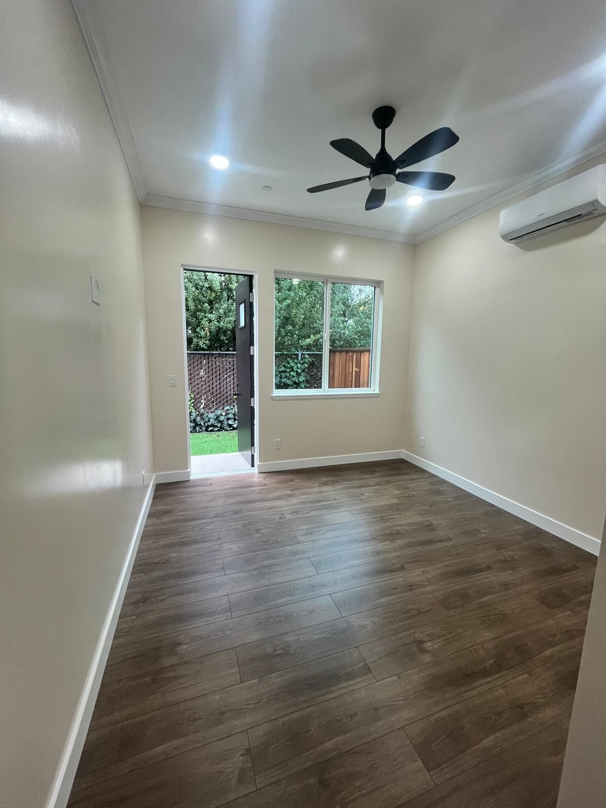 Building Photo - 994 Helen Ave