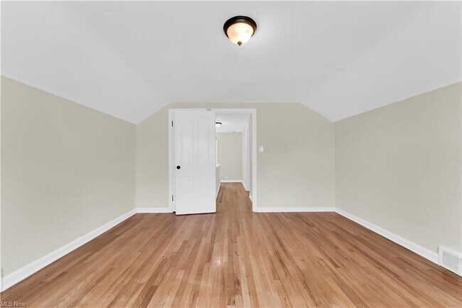 Building Photo - 416 E 255th St