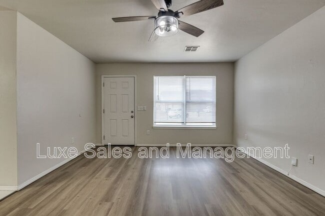 Building Photo - 1736 W Palm Pl