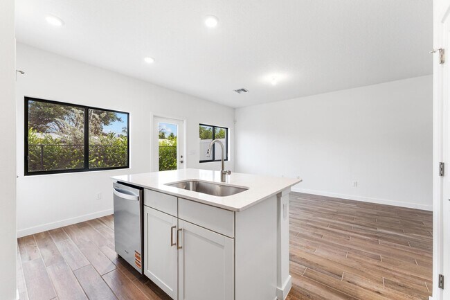 Building Photo - 5024 Elderberry St