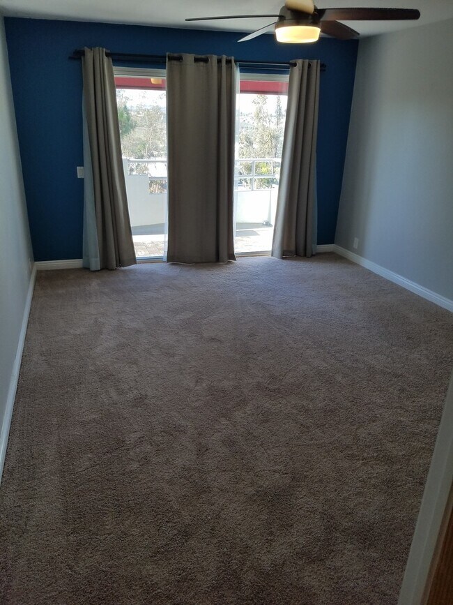 Building Photo - Gorgeous 2 bed 2 bath nestled in heart of Mission Viejo