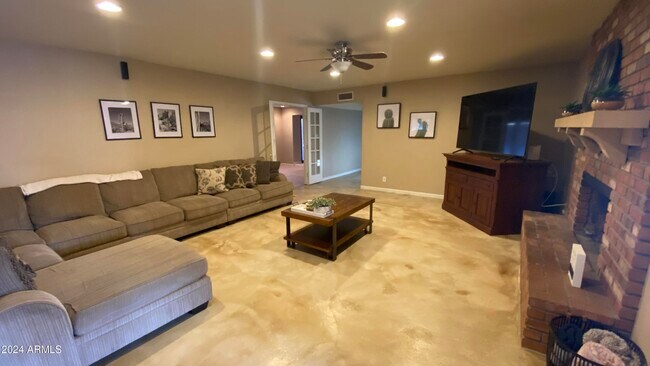 Building Photo - 6823 W Union Hills Dr