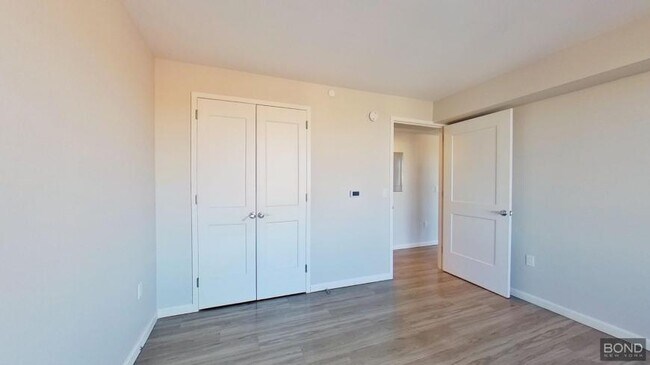 Building Photo - 2 bedroom in JAMAICA HILLS NY 11432